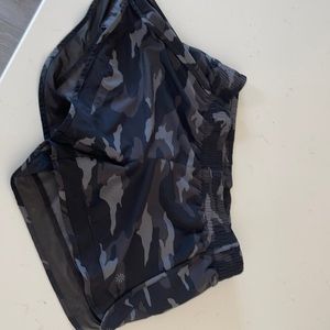 Athleta printed mesh racer run short